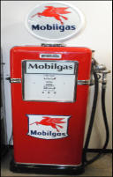 1950'S MOBILGAS. RED & DARK BLUE. BOWZER SHORT PUMP. RESTORED. $3,500